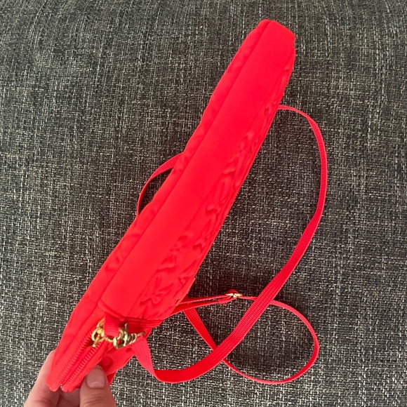 Disney Parks Minnie Mouse D-Tech Red Bow Embossed 11" Tablet Crossbody Purse Bag - Picture 5 of 14